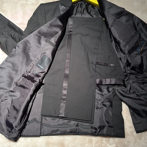 NWOT- J. LINDEBERG Black Tux - - Picture 6 of 16